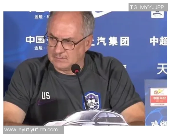 福克斯谈球队表现起伏关键在于如何面对逆境与挑战