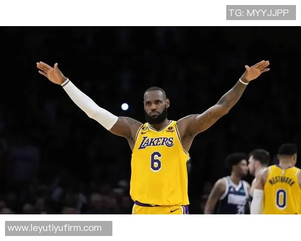 詹姆斯赛季首秀后身体状态良好期待恢复健康重返巅峰